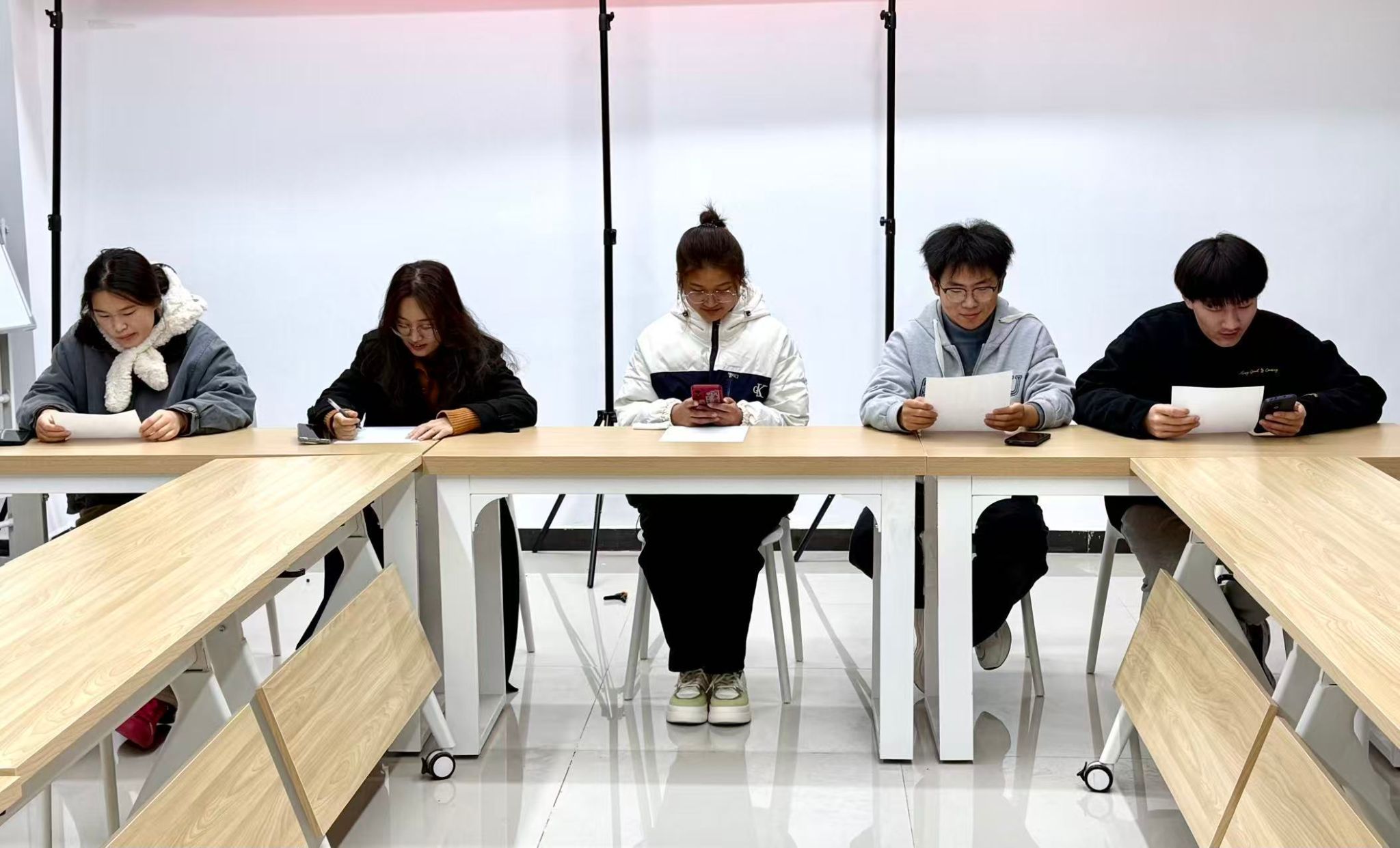 图书馆举办《生命是一树花开》诵读活动