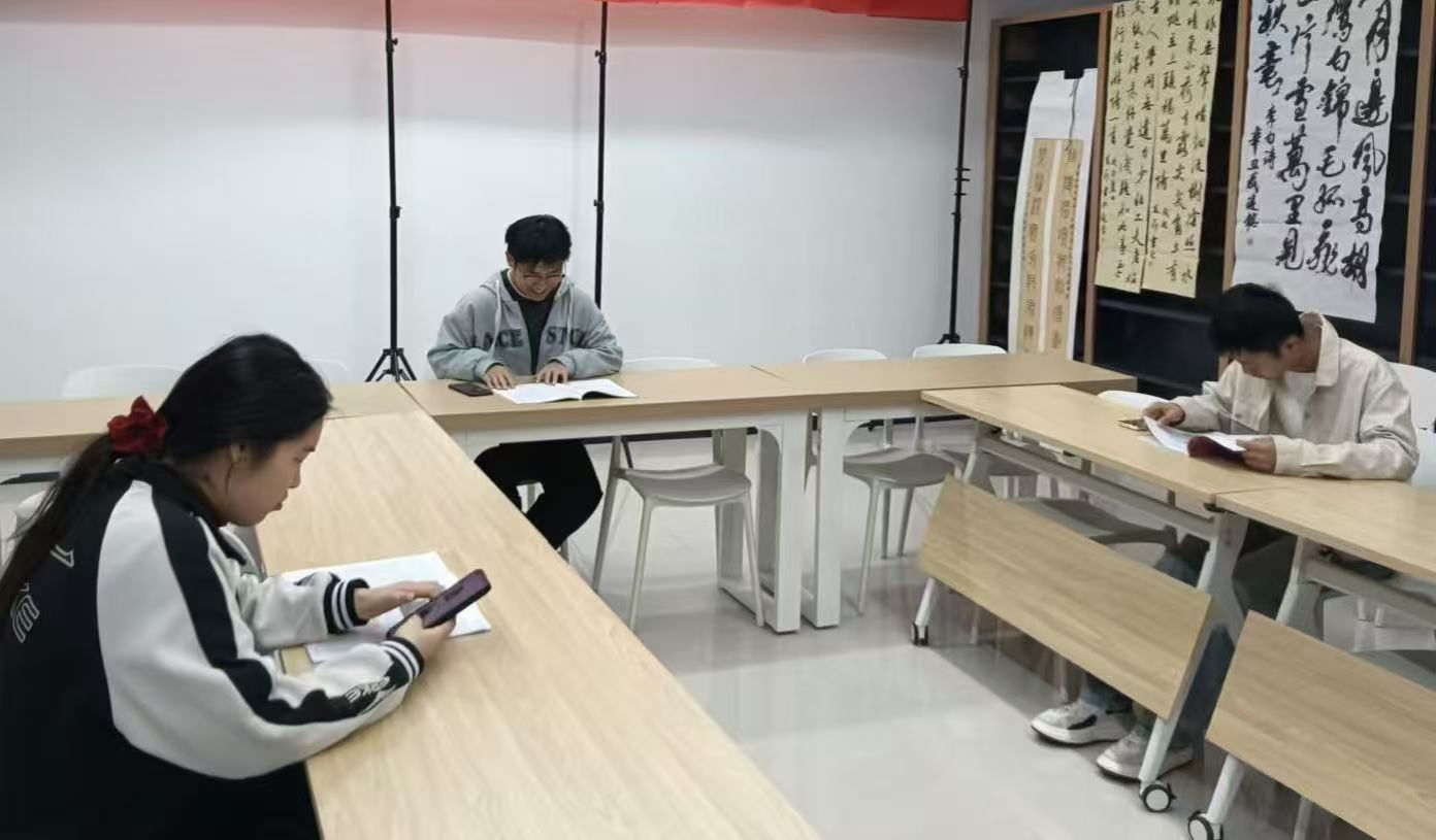 图书馆成功举办《西游记》经典诵读活动