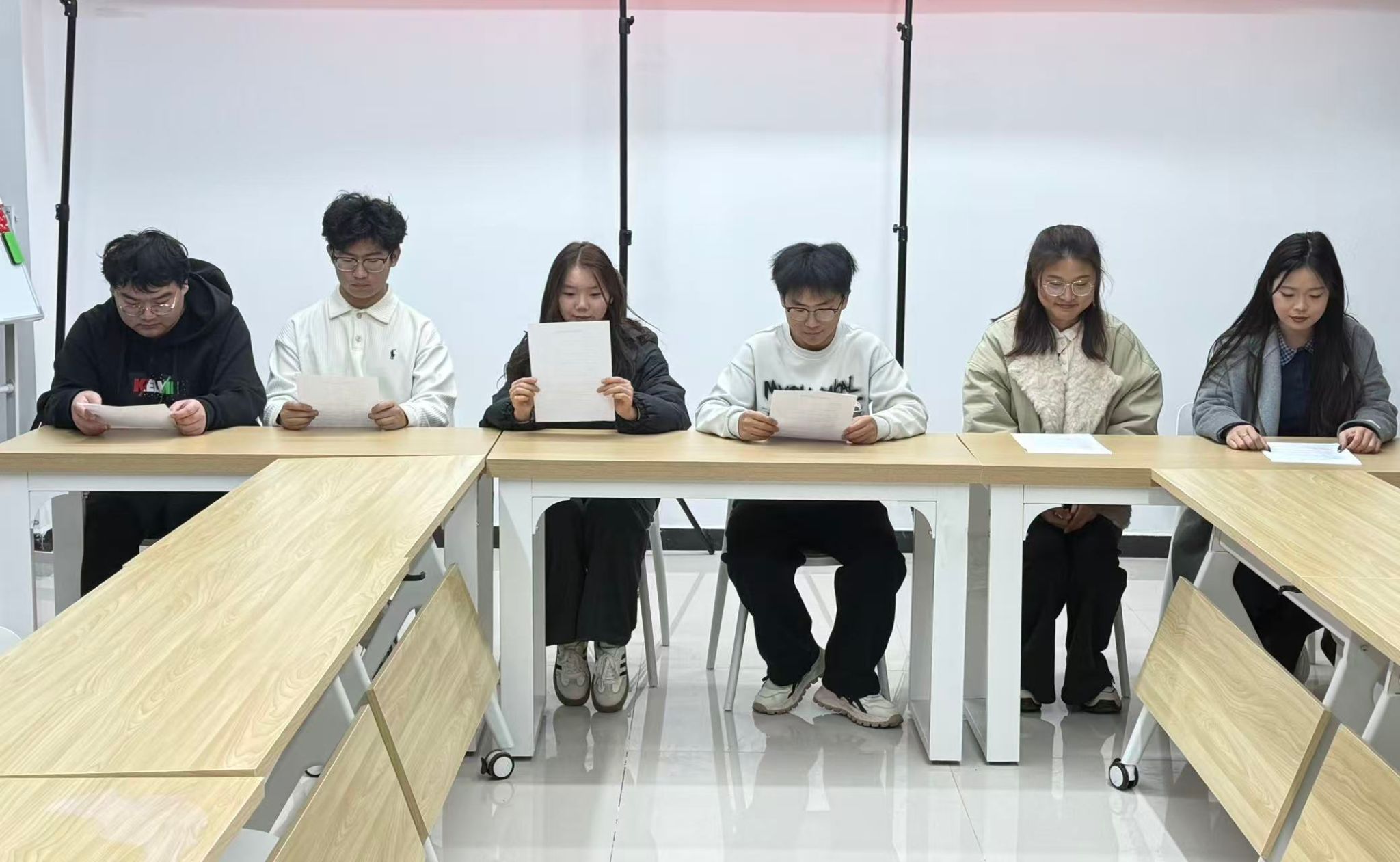 图书馆举办《小桔灯》诵读活动