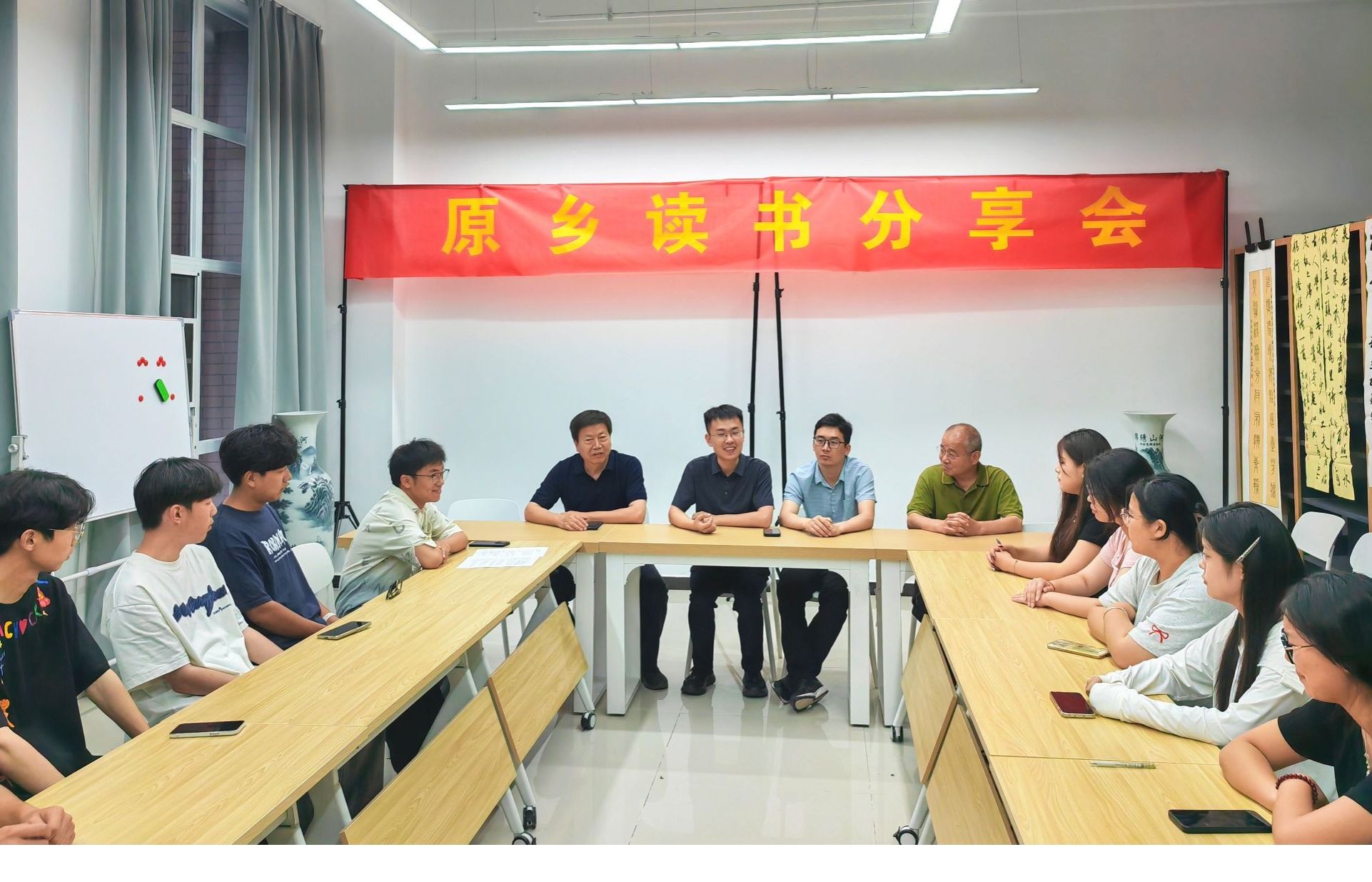 图书馆举办第三场“原乡读书分享会”