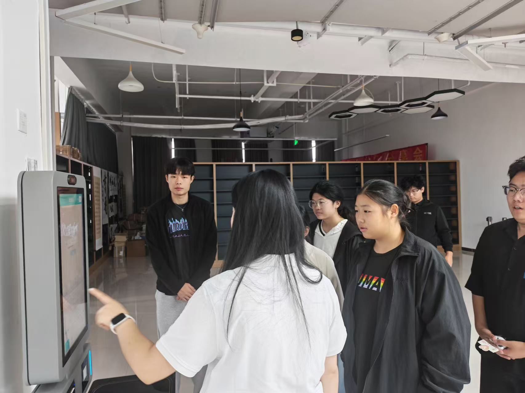 图书馆举办入馆学习推介活动