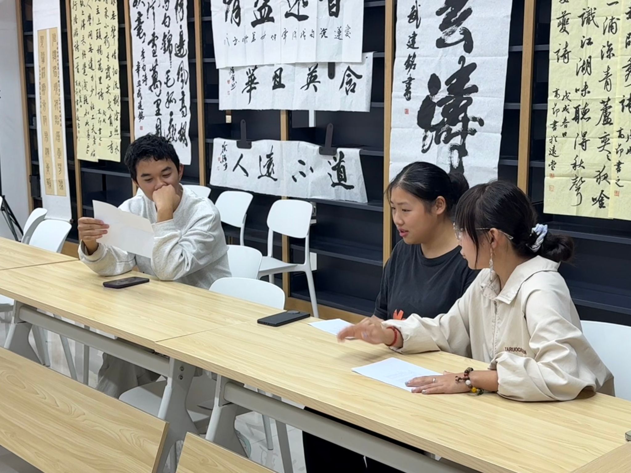 图书馆举办“诗咏繁花，飞花雅会”主题飞花令活动